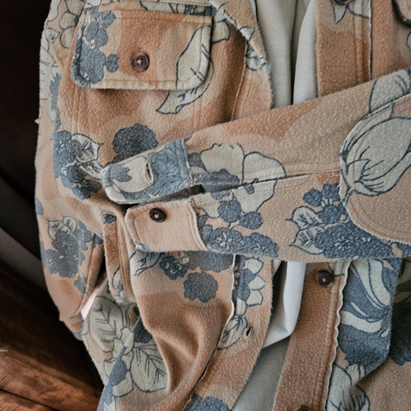 FREE PEOPLE Flowered Flannel Shirt/Jacket NVR WORN TAGS ATTACHED BEAUTIFUL - Picture 3 of 8
